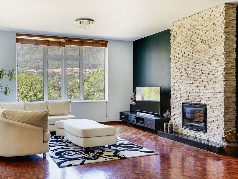 Luxurious 3-Bedroom Ecklenberg Apartment with Mountain Views & Separate Flatlet - Photo 6