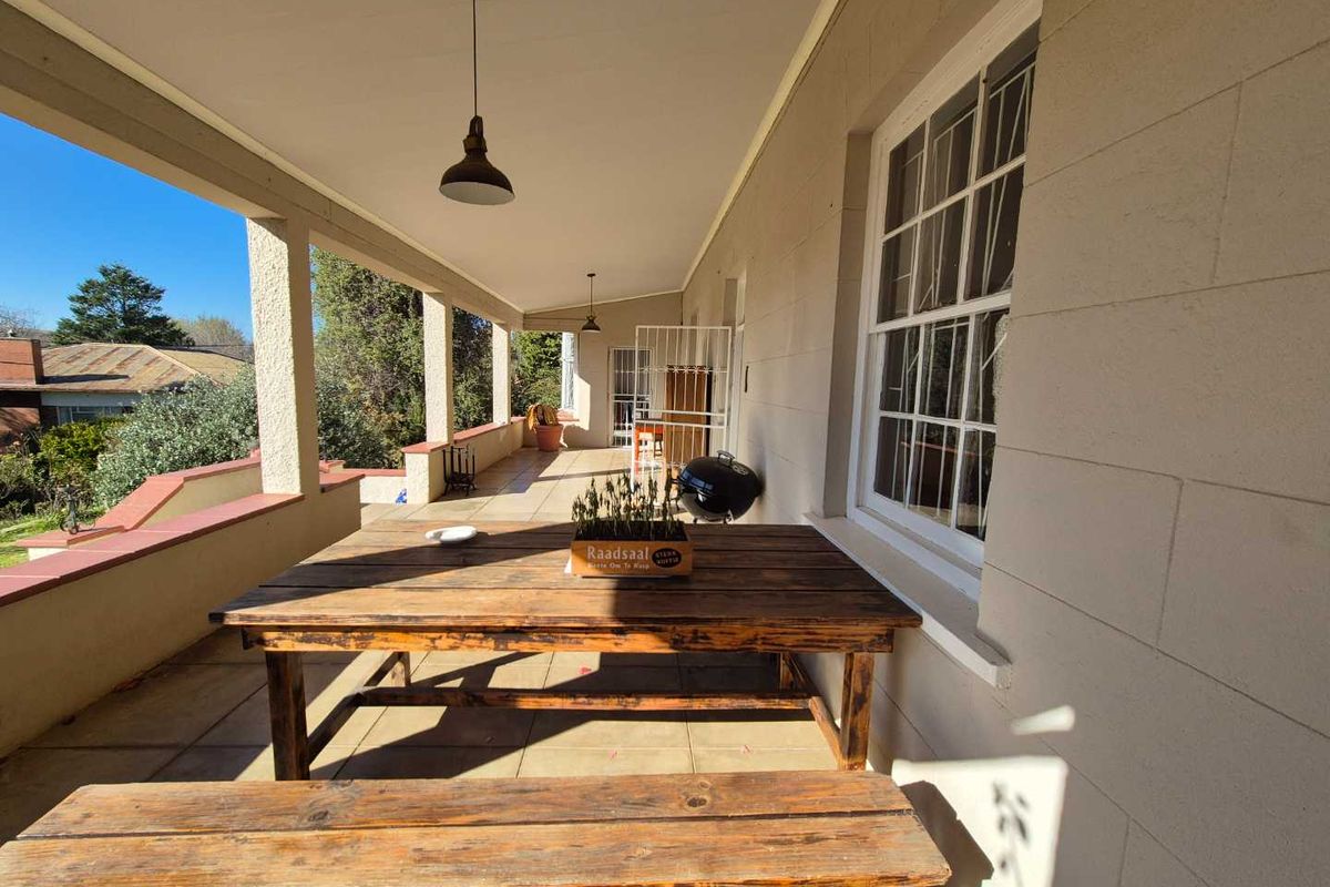 Historical home full of character and charm - Photo 2