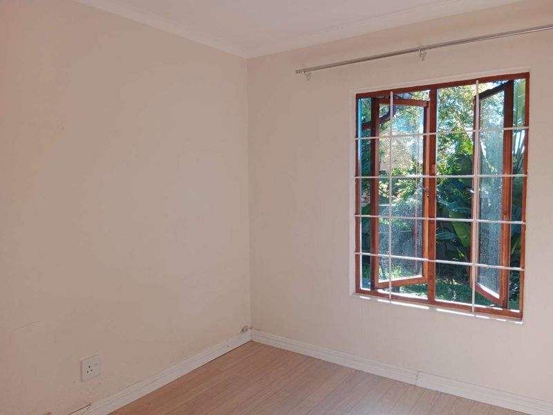 Spacious Two-Bedroom Two-Bathroom simplex To Let - Photo 10
