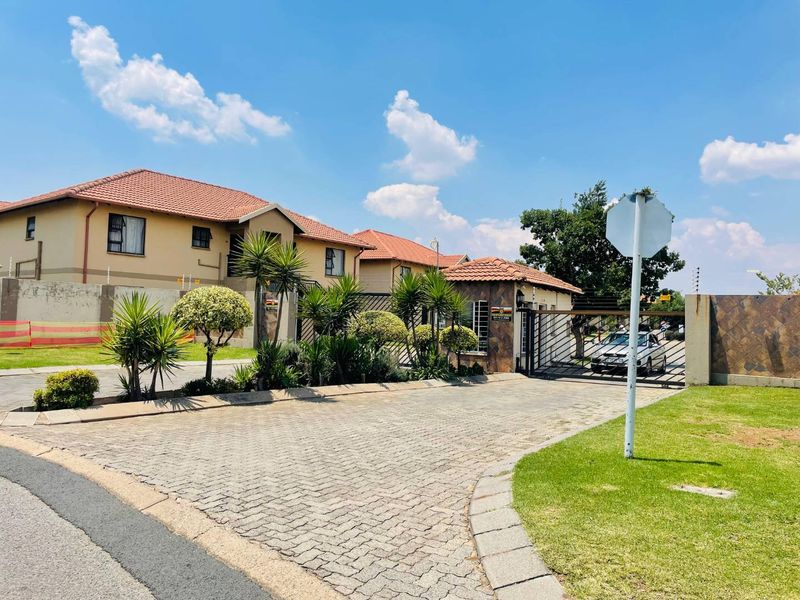 2 Bedroom Apartment / Flat for Sale in Parkrand - Photo 4