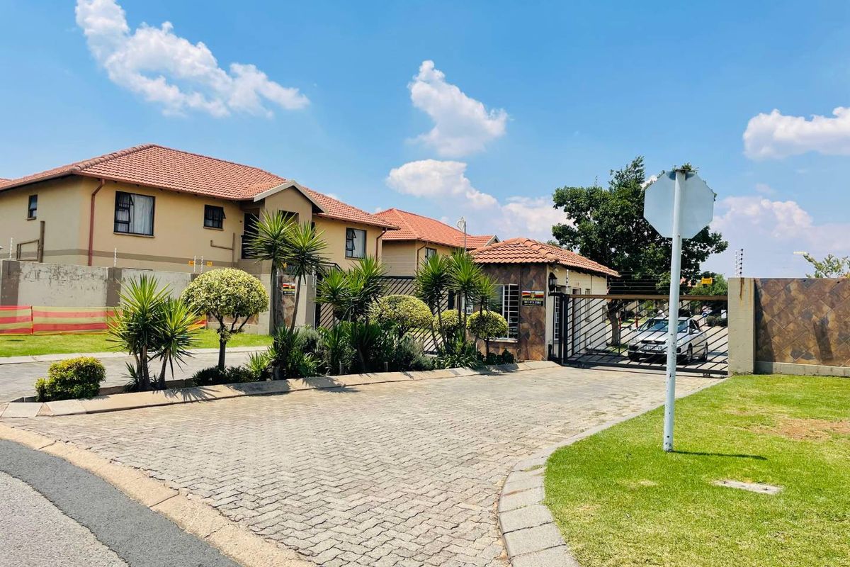 2 Bedroom Apartment / Flat for Sale in Parkrand - Photo 4