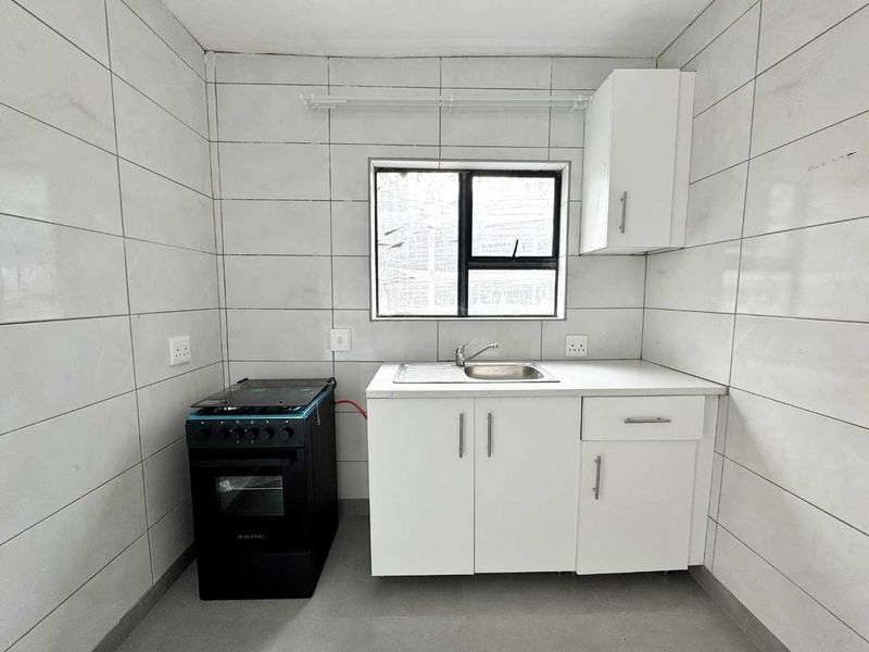 Modern Studio Apartment - Photo 3