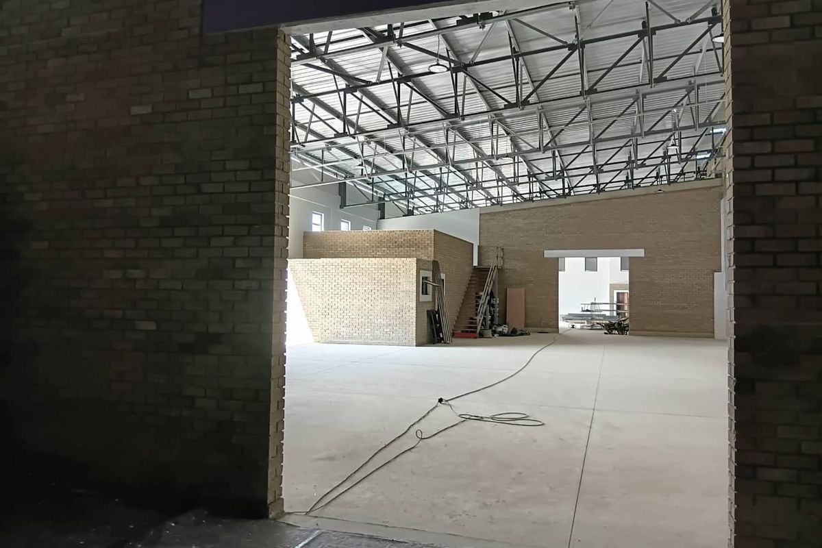 Mixed use warehouse to let in Northern Industrial - Photo 5