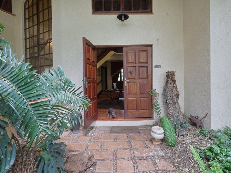 Architect-Designed Family Living with Timeless Craftsmanship in Silver Lakes Golf Estate - Photo 3