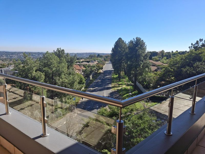AN EXQUISITE THREE BEDROOM FURNISHED PENTHOUSE - Photo 2