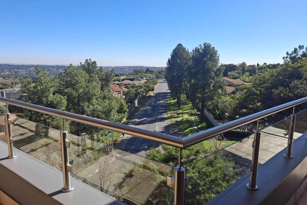 AN EXQUISITE THREE BEDROOM FURNISHED PENTHOUSE - Photo 2