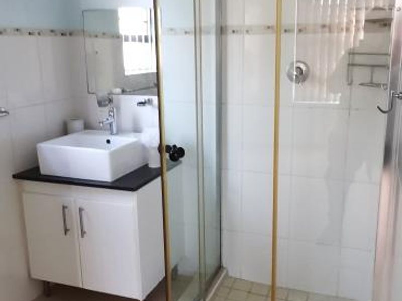 Stylish 3-Bed Townhouse in Cosmos Villas - Available 15 April 2026! - Photo 8