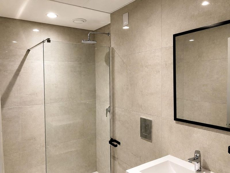 Modern 2 Bedroom/2 Bathroom to Let - Photo 6