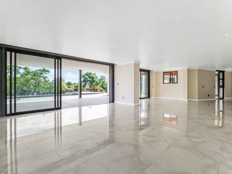 SECURE BEAULIEU ESTARE LIVING - FULLY RENOVATED AND READY TO IMPRESS! - Photo 4