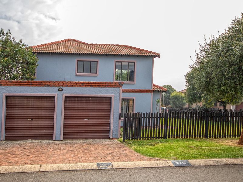 3 bed Meyersig corner stand family home! - Photo 2