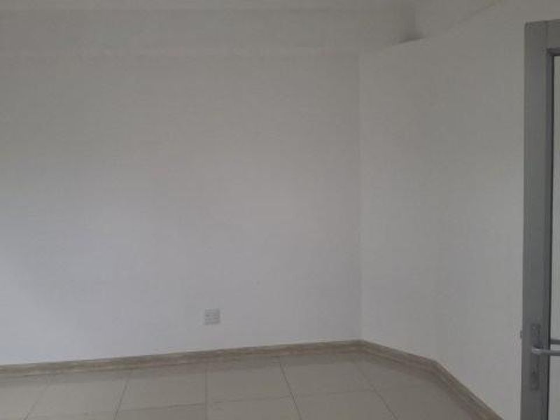 Office to let in Southern Industrial - Photo 3