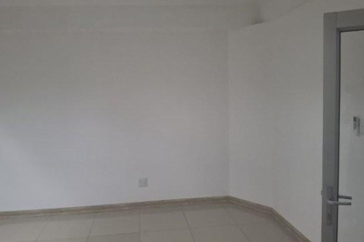 Office to let in Southern Industrial - Photo 3