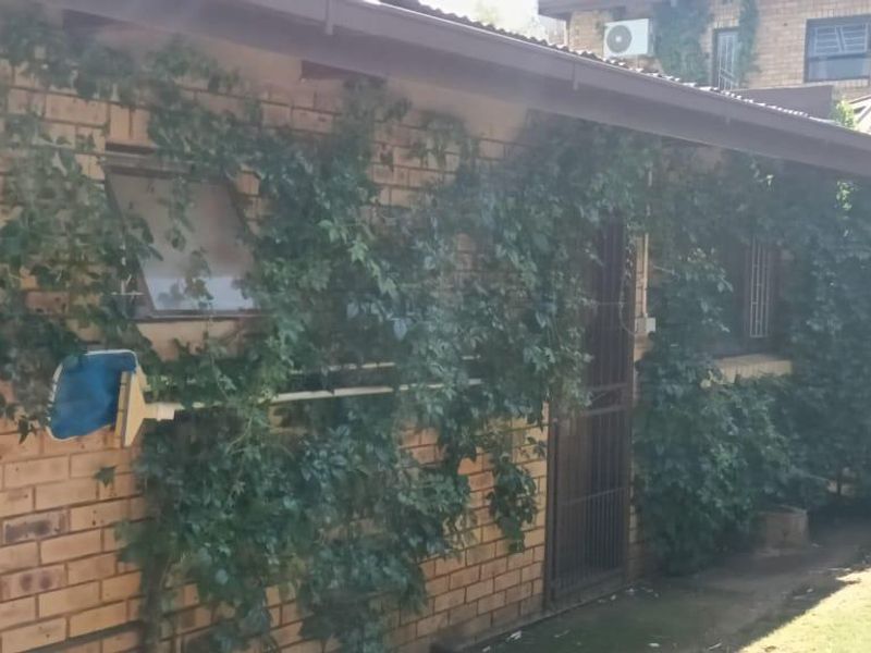 DUBBEL STORY. ABSOLUTE EXCELLENT CONDITION.WILL BE PROUD TO OWN. - Photo 4