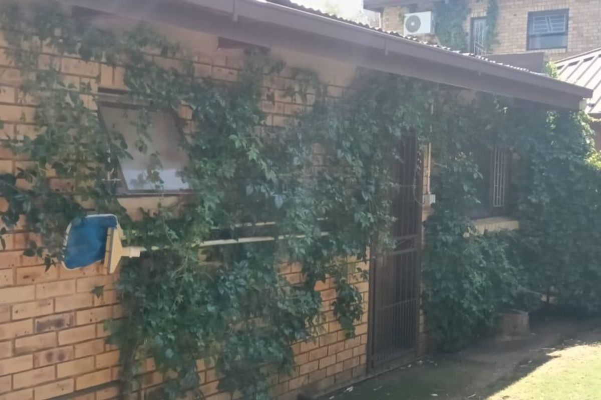 DUBBEL STORY. ABSOLUTE EXCELLENT CONDITION.WILL BE PROUD TO OWN. - Photo 4