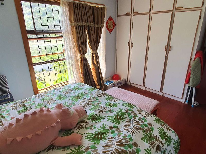Charming 2-Bedroom Residence with Separate Flatlet and Stunning Valley Views - Photo 8