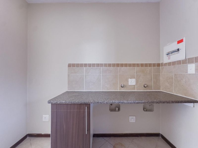 2 Bedroom Townhouse with Private Garden - Photo 10