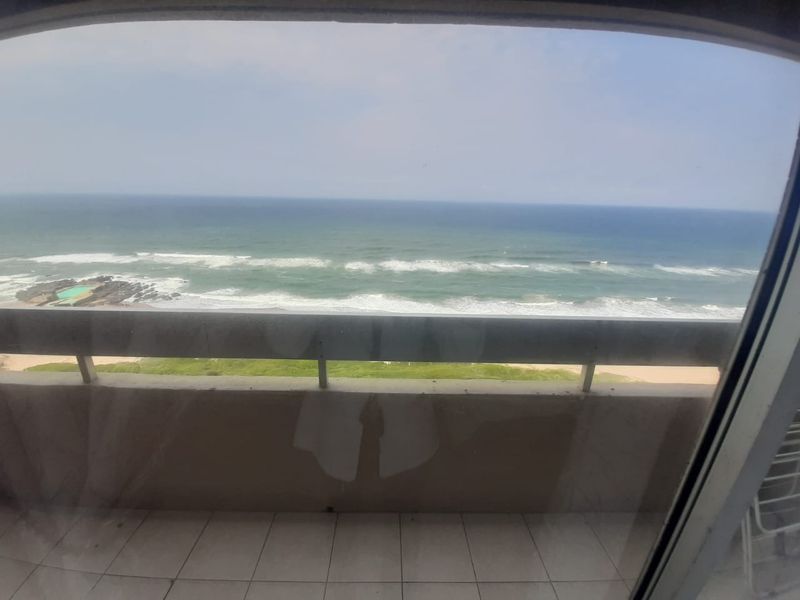 Stunning Beachfront Living holiday investment - Photo 5