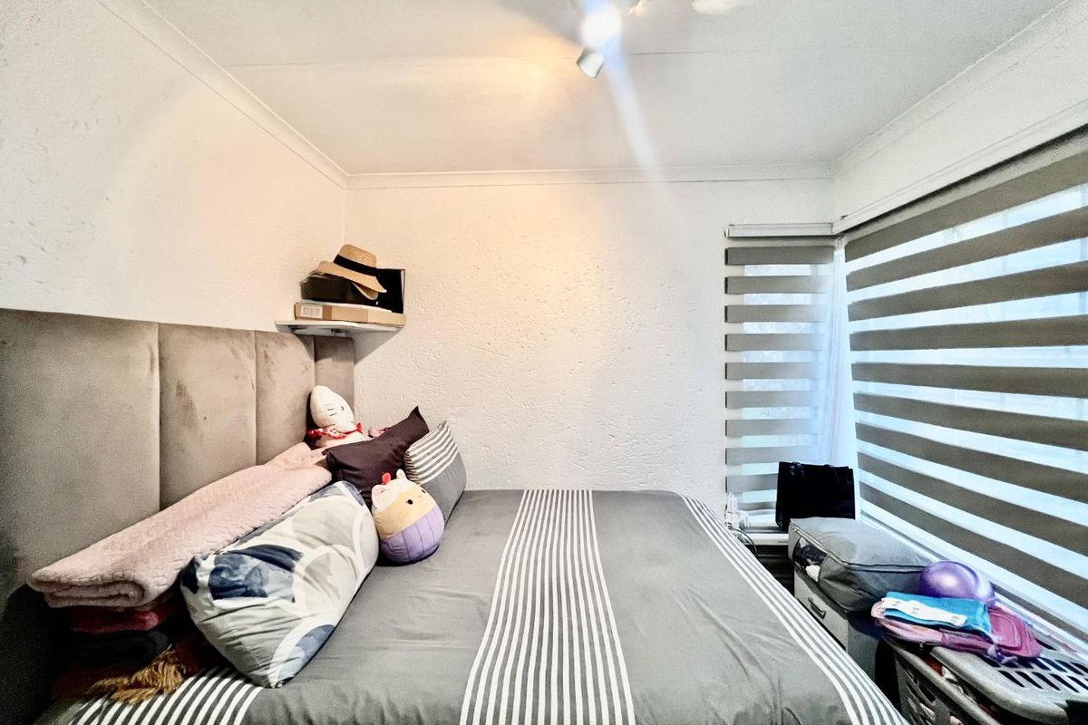 Updated Unit with Contemporary Kitchen & Lounge Area for Sale - Photo 5