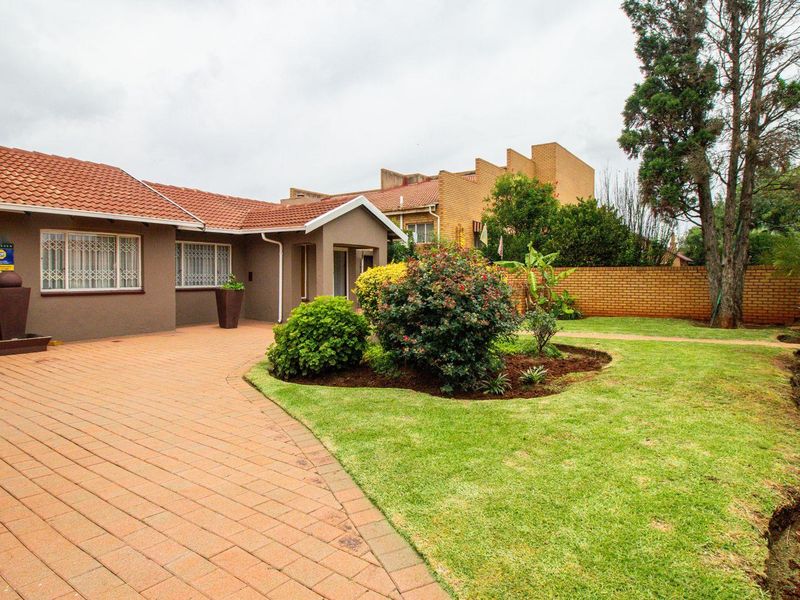 Cozy 4 Bedroom House For Sale. - Photo 2