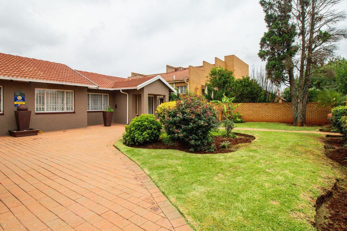 Cozy 4 Bedroom House For Sale. - Photo 2