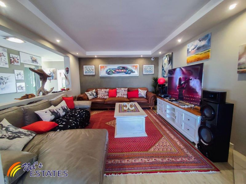 5 BEDROOM SEAFRONT HOME, MILE 4 SWAKOPMUND. - Photo 2