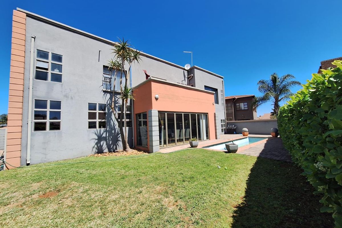 Charming Double Storey Family Home with Modern Amenities - Photo 3