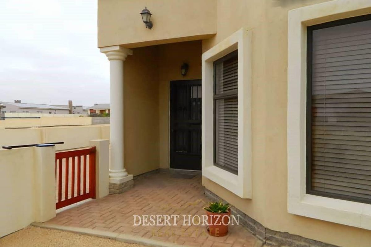 HENTIES BAY, SOUTH DUNE, | 4 BEDROOM HOUSE FOR SALE - Photo 2