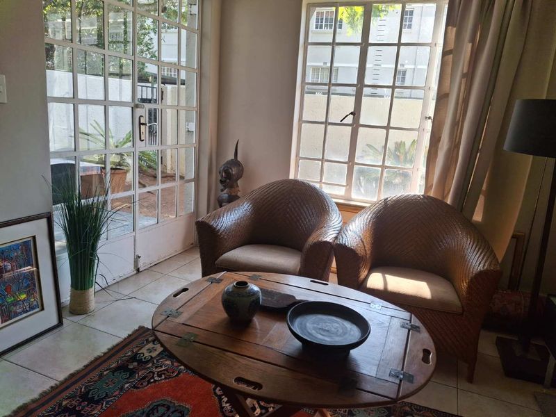 A BEAUTIFUL THREE BEDROOM TOWNHOUSE - Photo 5