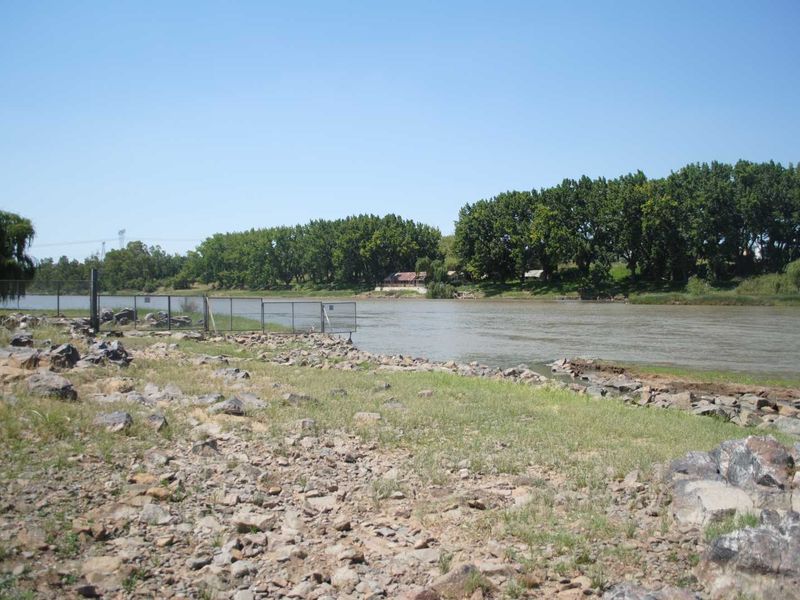 Feast your eyes on this lovely Vaal river property: - Photo 5