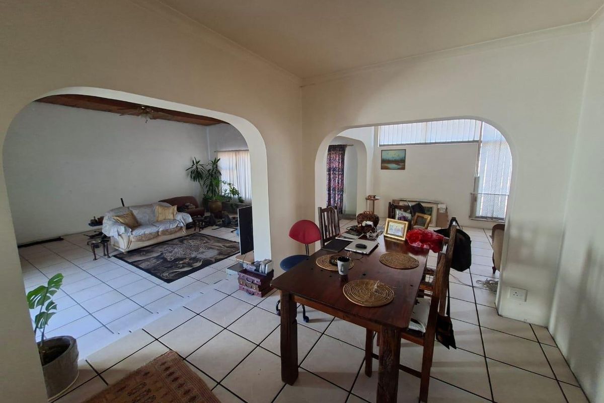 Spacious 3 Bedroom Family Home with Braai Room & Big Yard” - Photo 2