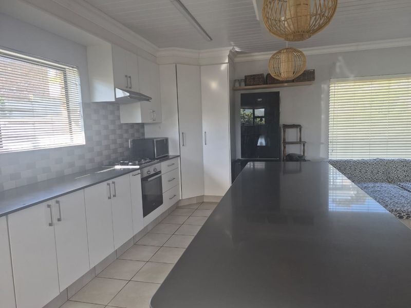 Charming Low-Maintenance 2-Bedroom Home in Fraaiuitsig, Groot Brak River - Photo 4