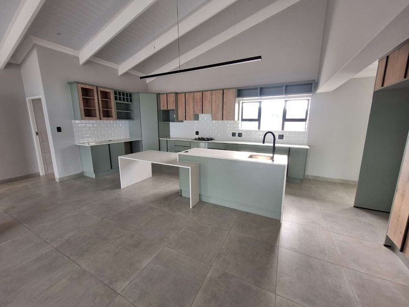 Modern 3 Bedroom Duet in Dana Bay for Sale - Photo 3
