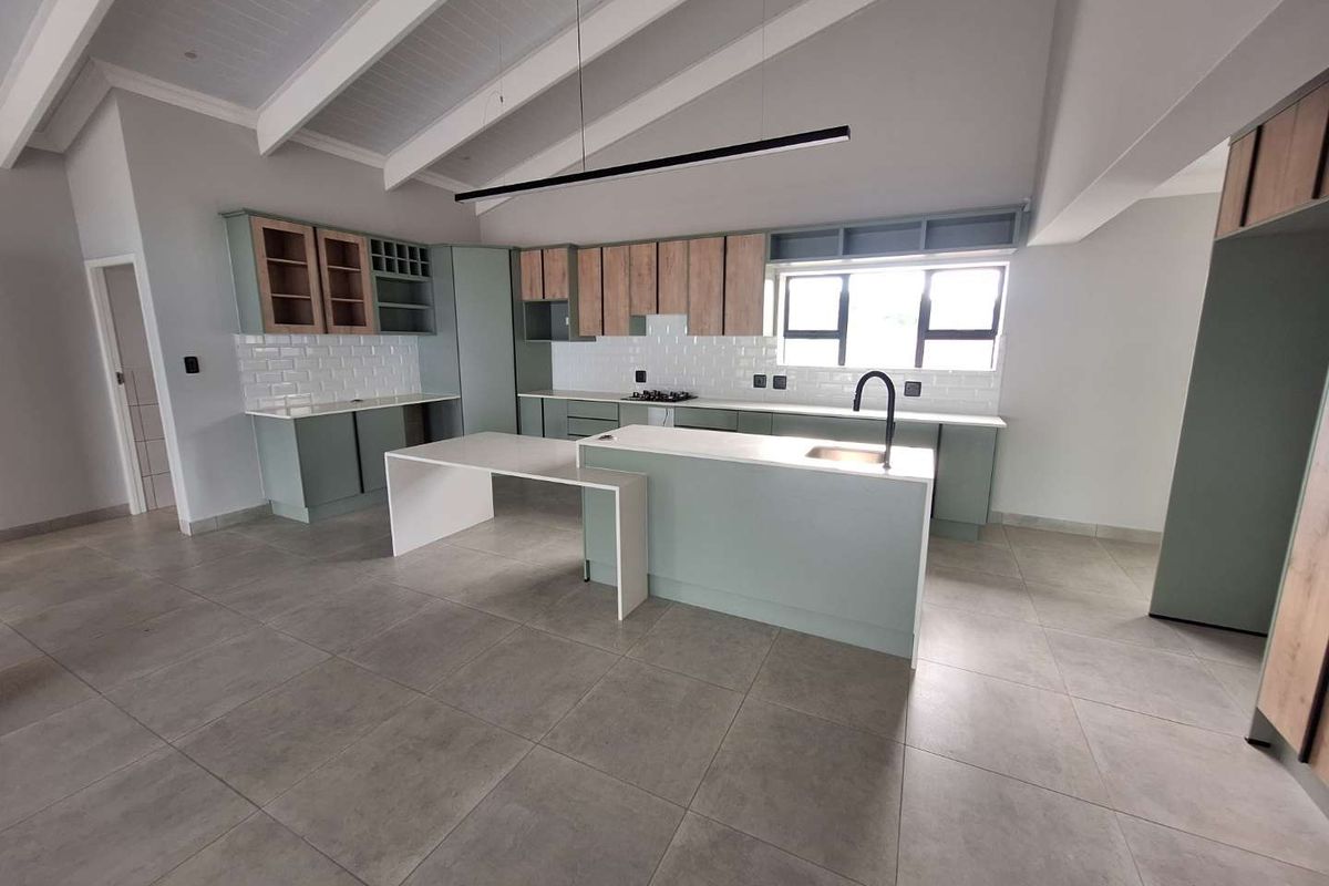 Modern 3 Bedroom Duet in Dana Bay for Sale - Photo 3