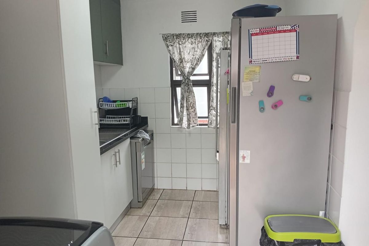 Spacious Veld En Vlei Home with Pool, Open-Plan Living, Double Garage - Photo 5