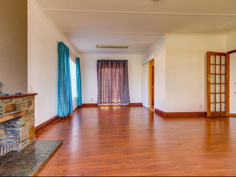 " Charming Family Home with Abundant Amenities" - Photo 6