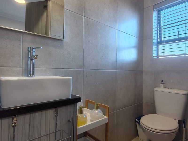 Neat double story home for sale with sea views - Photo 9