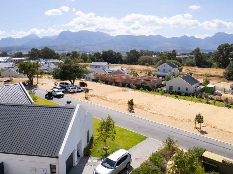Modern Winelands living with an ideal park frontage location on Paarl Valleij Lifestyle Estate & Farm - Photo 3