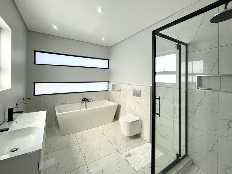Secure Estate Living Meets Contemporary Elegance - Photo 10