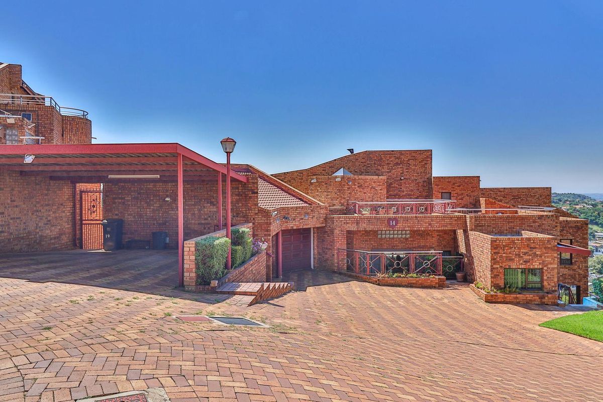 Spacious Family Home in Secure Estate - Photo 2