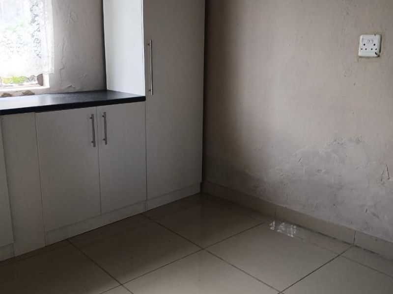 House for Sale in Ntuzuma H - R350 000 - Photo 4
