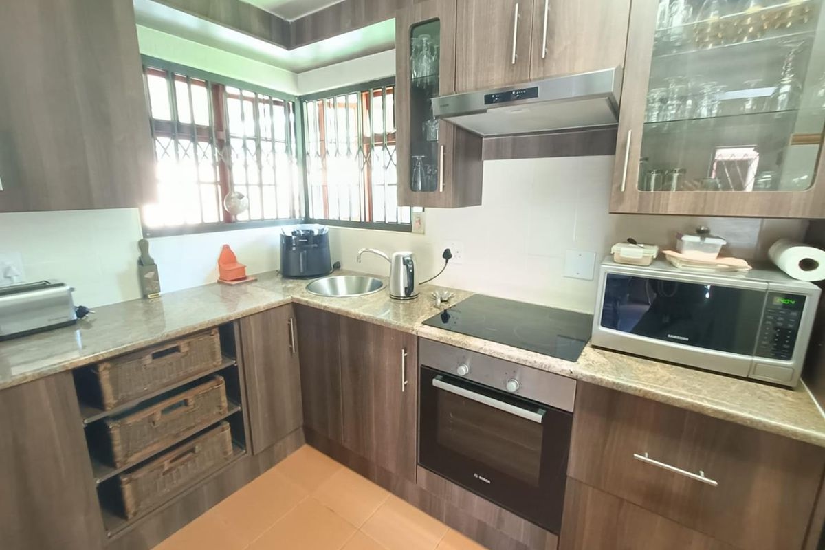 Spacious Family Living with an Attached Flatlet in Desirable Clubview! - Photo 2