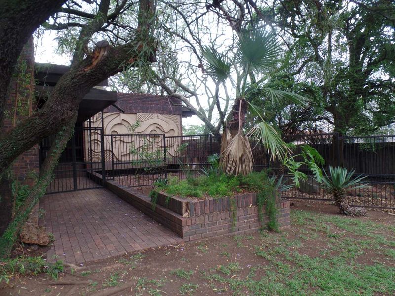 Large 3 bedroom home in Mucklneuk close to Unisa - Photo 4