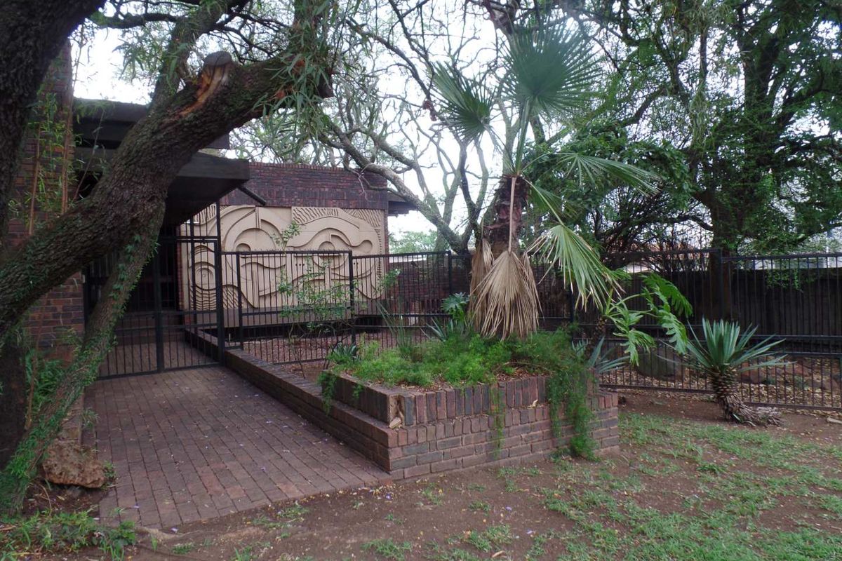 Large 3 bedroom home in Mucklneuk close to Unisa - Photo 4