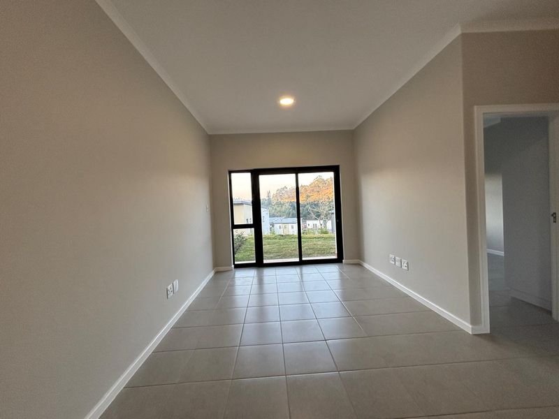 Modern 1 Bedroom Apartment for Sale - Photo 5