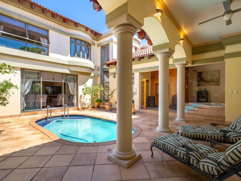 Elegant Home Overlooking the 18th Hole - Photo 2