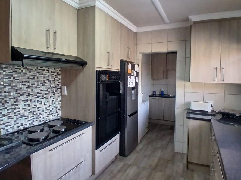 Beautiful 3 Bedroom house for sale - Photo 7