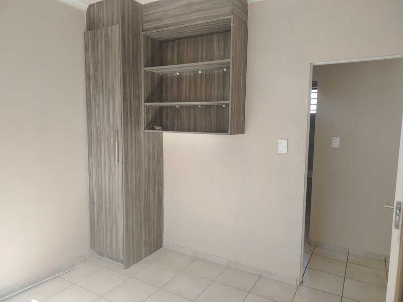 A MODERN TOWNHOUSE - Photo 10