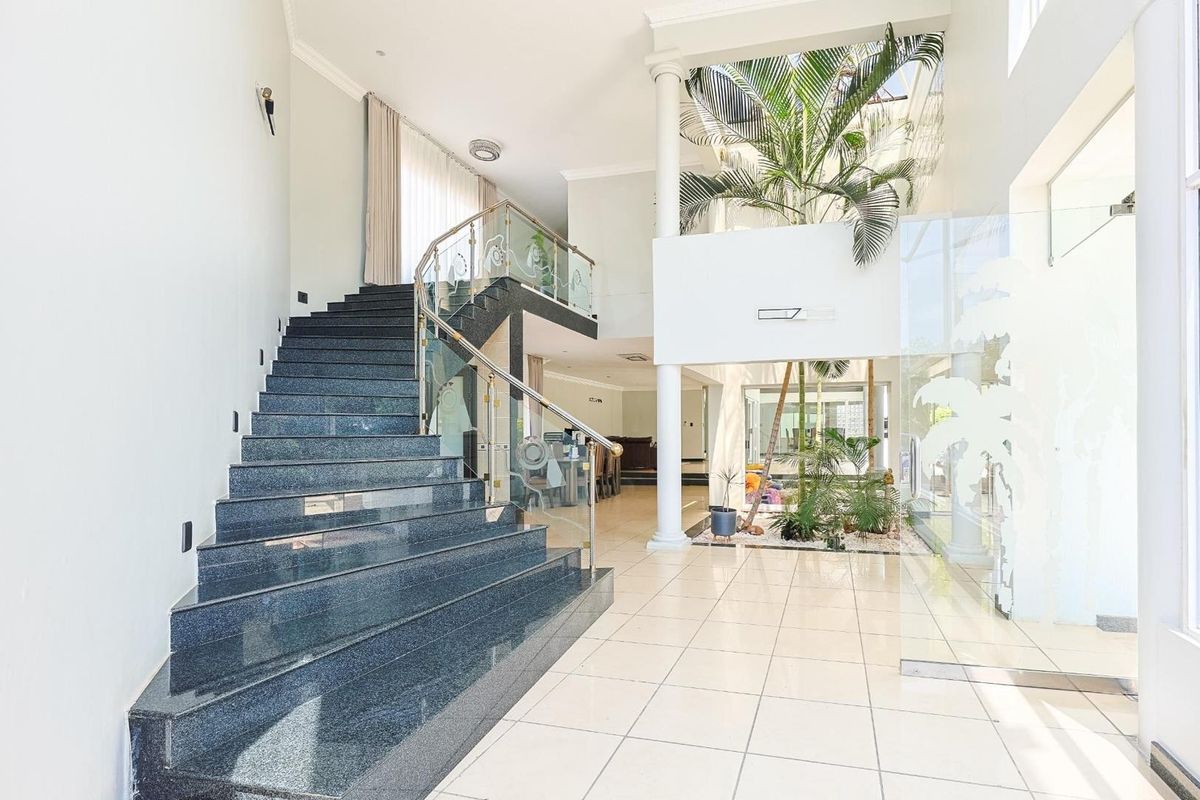 Modern 6-Bedroom Glass Palace – Furnished Luxury Living - Photo 4