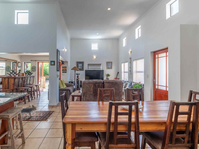 Drive, Chip, and Chill: Exclusive Cul-de-Sac Living on the Estate - Photo 6