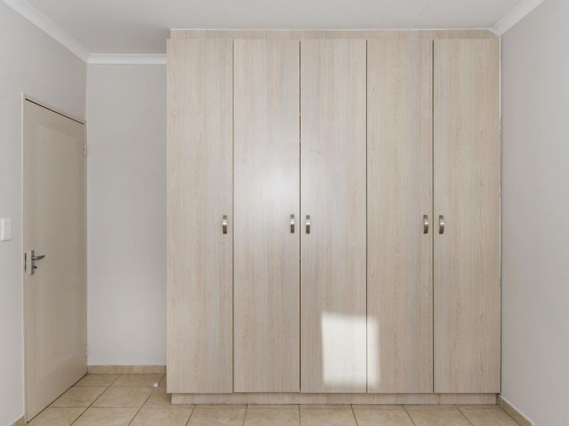 2 Bedroom Duplex Townhouse for Sale: - Inyati Complex, Kleine Kuppe - Photo 9